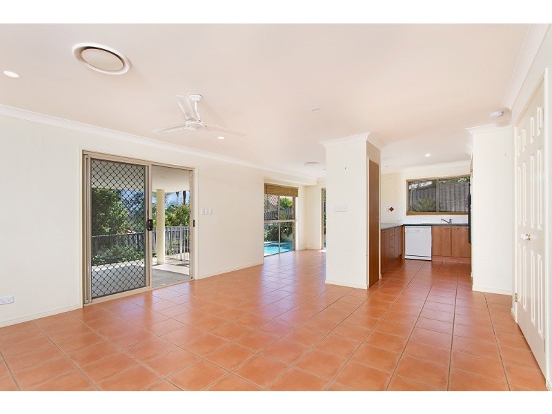 6 Bidwill Court, Elanora QLD 4221