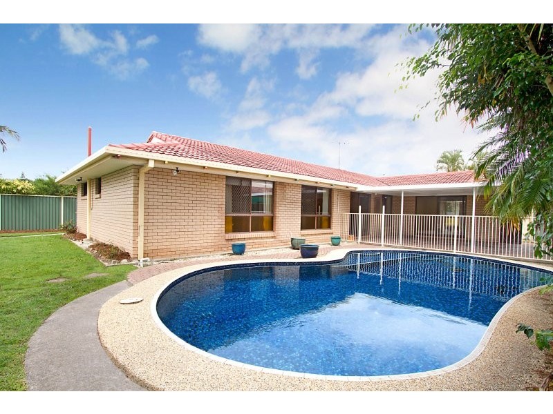 8 Sequoia Close, Elanora QLD 4221