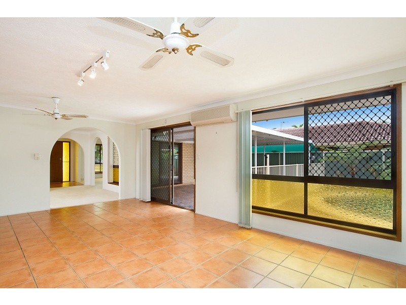 8 Sequoia Close, Elanora QLD 4221