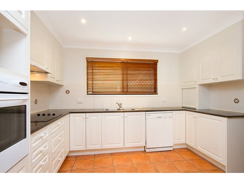 8 Sequoia Close, Elanora QLD 4221