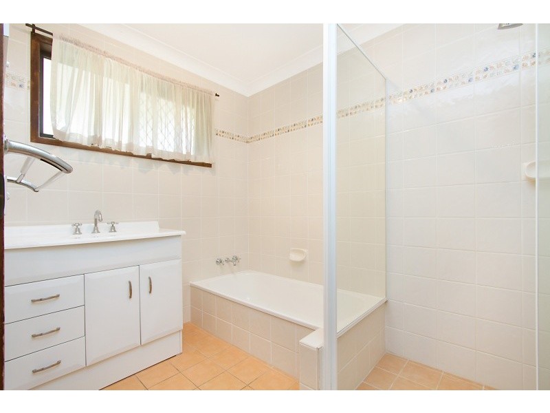 8 Sequoia Close, Elanora QLD 4221