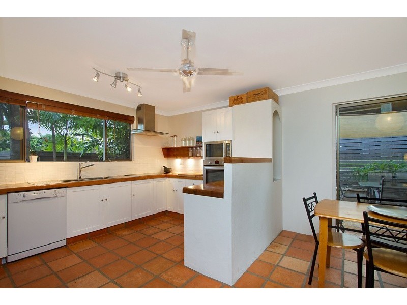 2 Swanbourne Way, Elanora QLD 4221