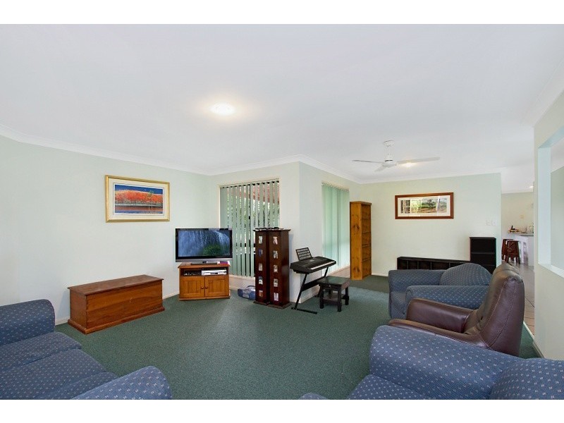 15 Hibertia Avenue, Elanora QLD 4221