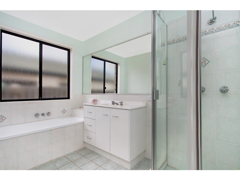 15 Hibertia Avenue, Elanora QLD 4221