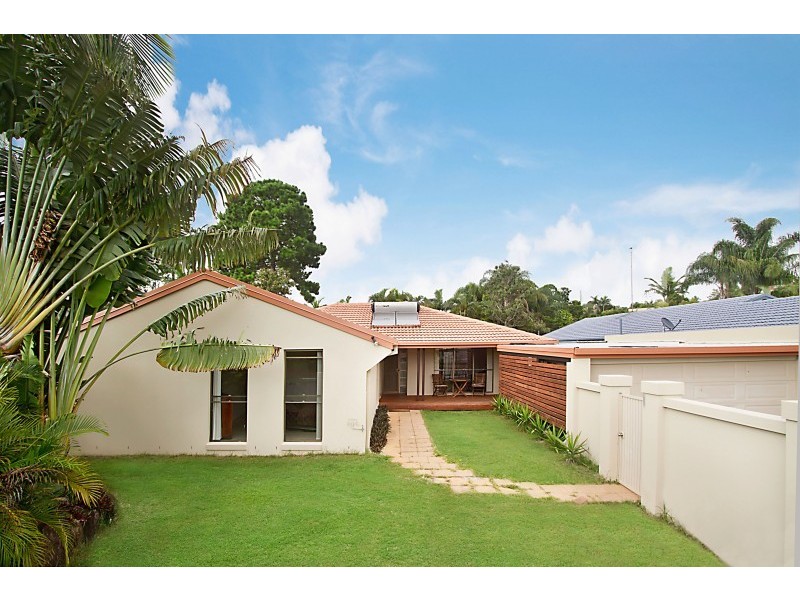90 K P McGrath Drive, Elanora QLD 4221
