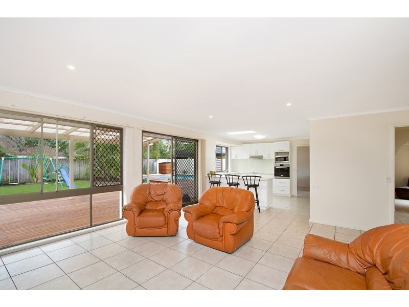 90 K P McGrath Drive, Elanora QLD 4221