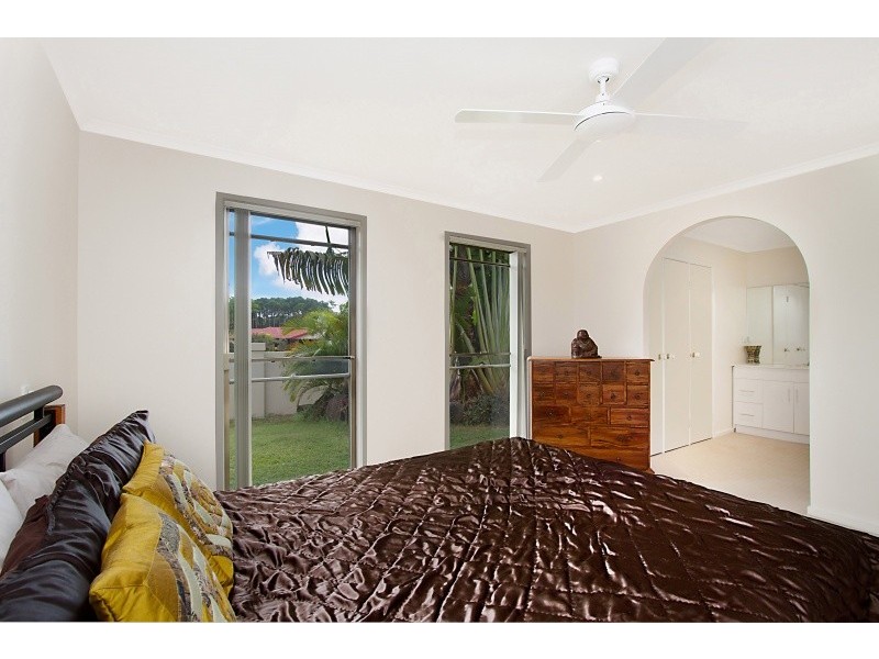 90 K P McGrath Drive, Elanora QLD 4221