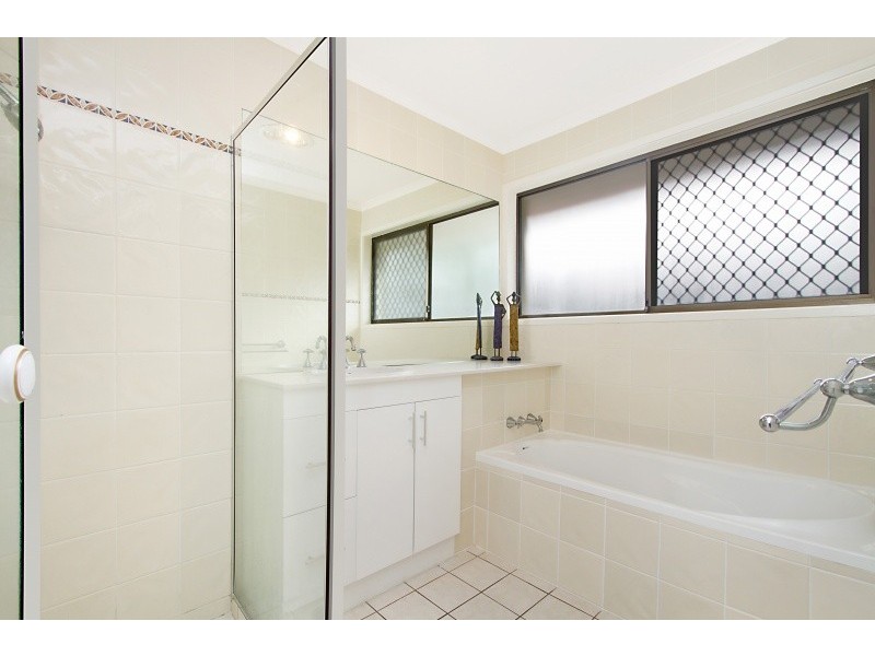 90 K P McGrath Drive, Elanora QLD 4221