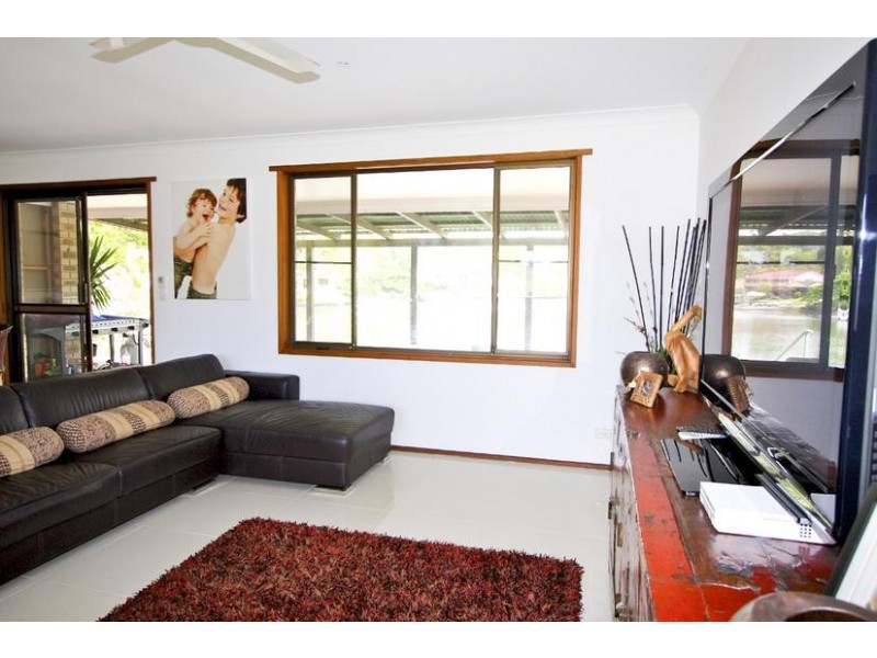 26 Headsail Court, Currumbin Waters QLD 4223