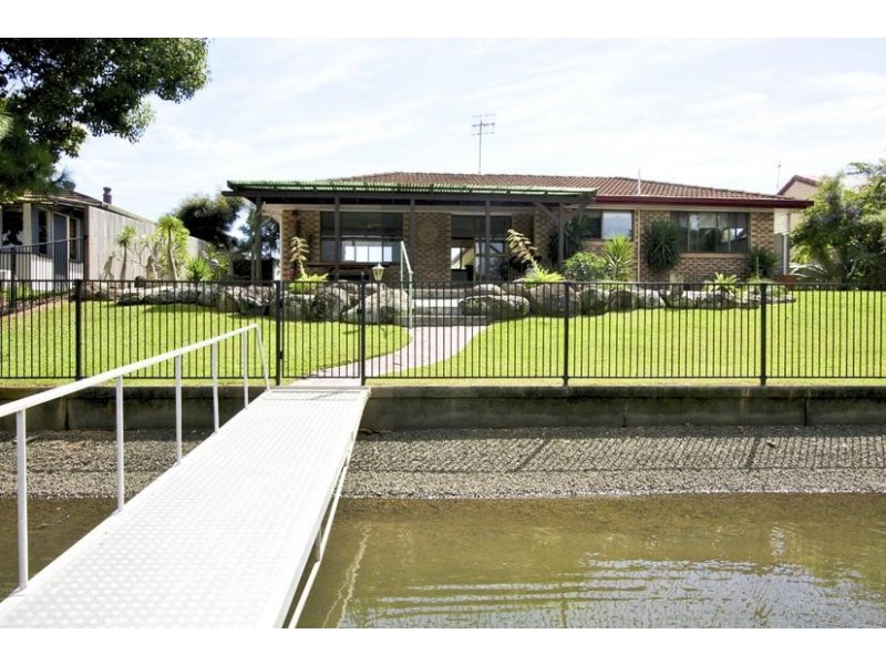 26 Headsail Court, Currumbin Waters QLD 4223