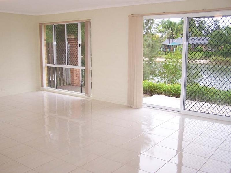 11 Waterdown Drive, Elanora QLD 4221