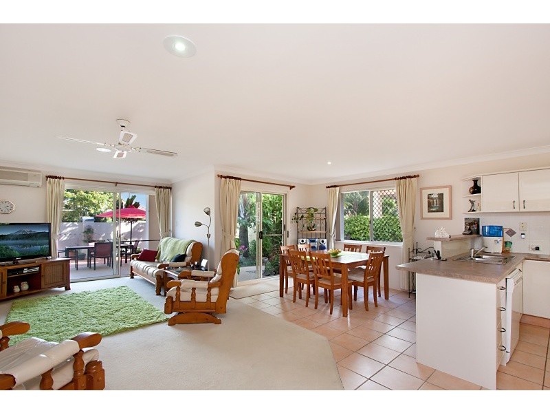 16/11 Beachcomber Court, Burleigh Waters QLD 4220