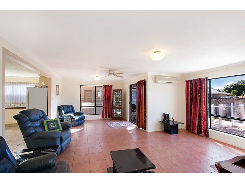 2 Holbrook Way, Elanora QLD 4221