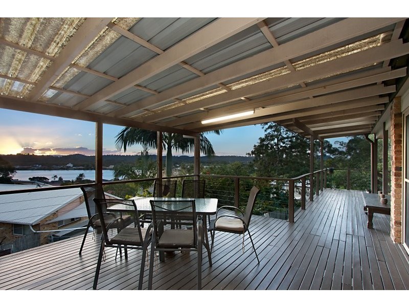 15 Currant Street, Elanora QLD 4221