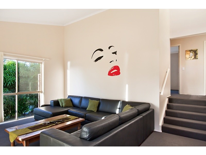 15 Currant Street, Elanora QLD 4221