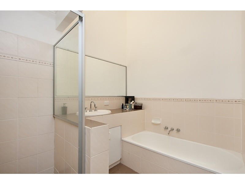 15 Currant Street, Elanora QLD 4221