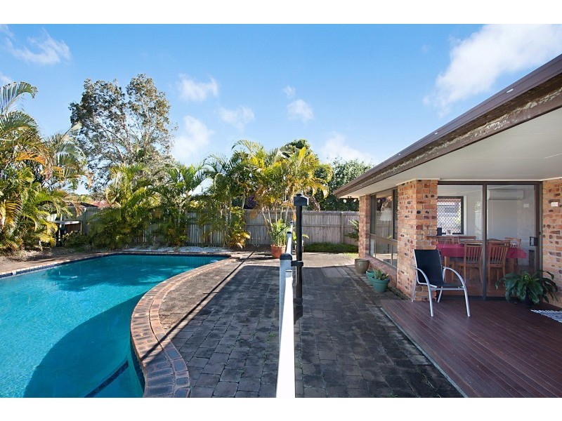 56 K P McGrath Drive, Elanora QLD 4221
