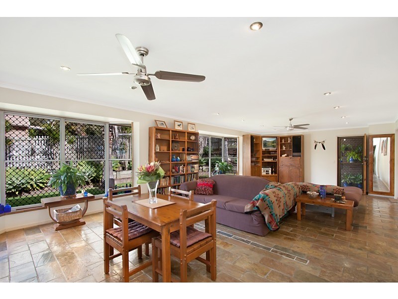 2 Dianella Court, Elanora QLD 4221