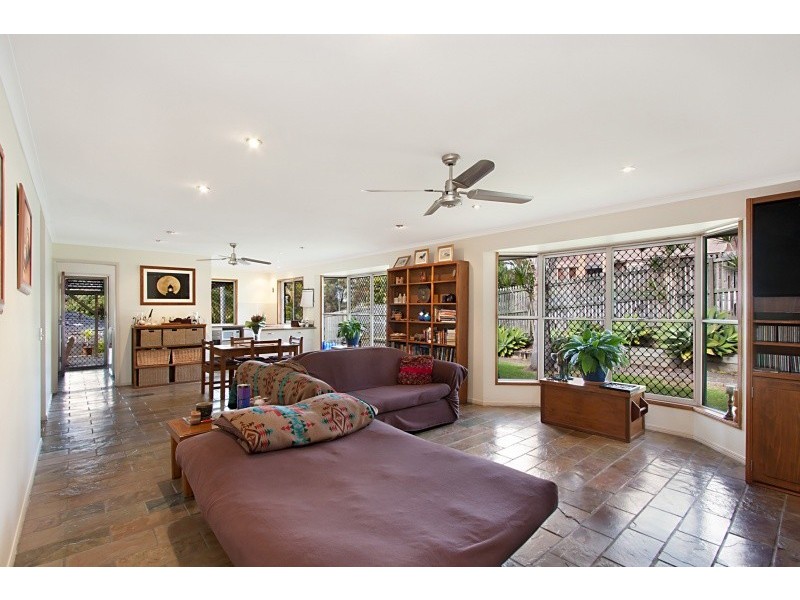 2 Dianella Court, Elanora QLD 4221