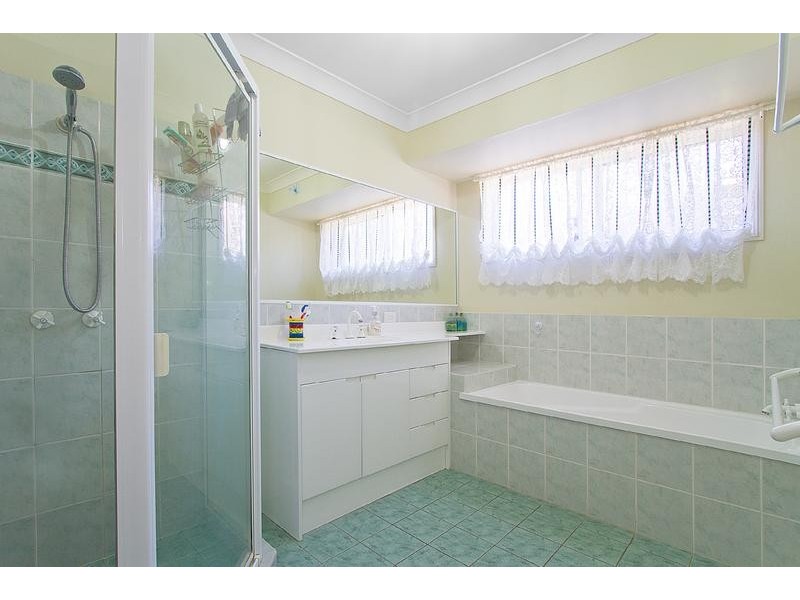 18 Hibertia Avenue, Elanora QLD 4221