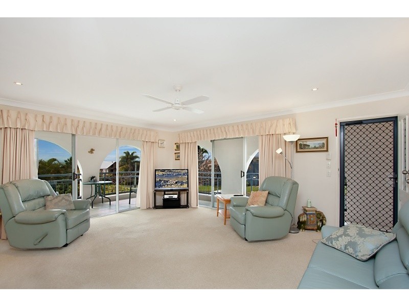 25 Seaview Parade, Elanora QLD 4221