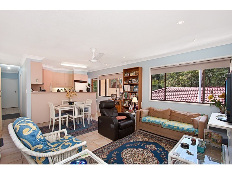 15 Cornwall Drive, Elanora QLD 4221