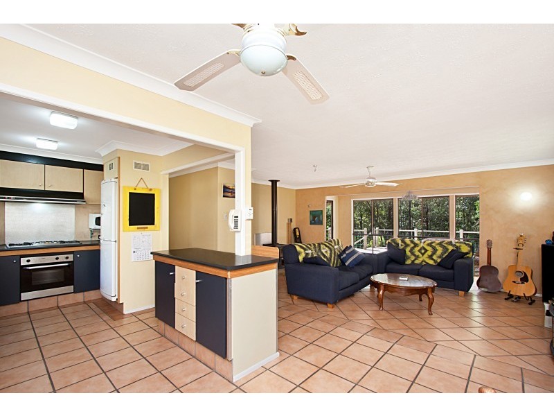 15 Cornwall Drive, Elanora QLD 4221