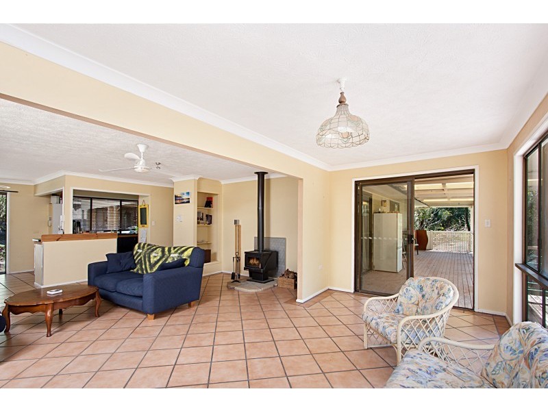 15 Cornwall Drive, Elanora QLD 4221