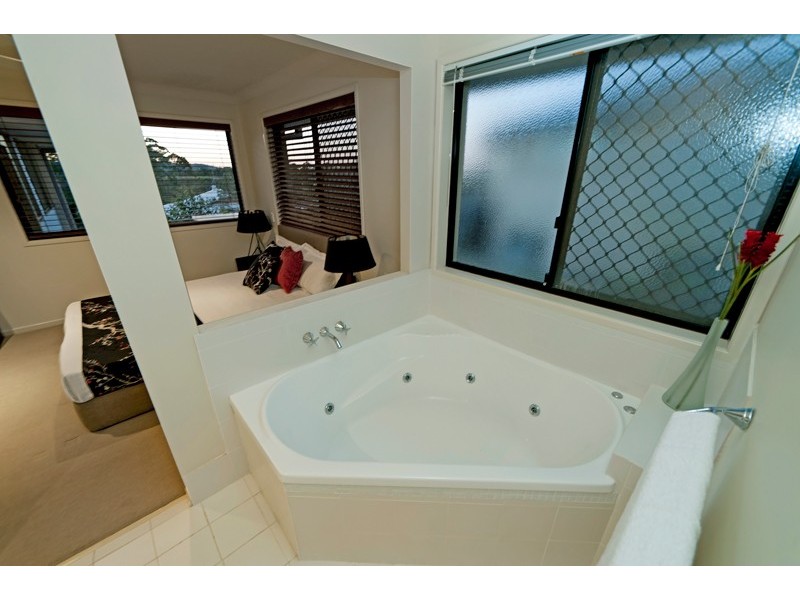 10 Rottnest Court, Elanora QLD 4221