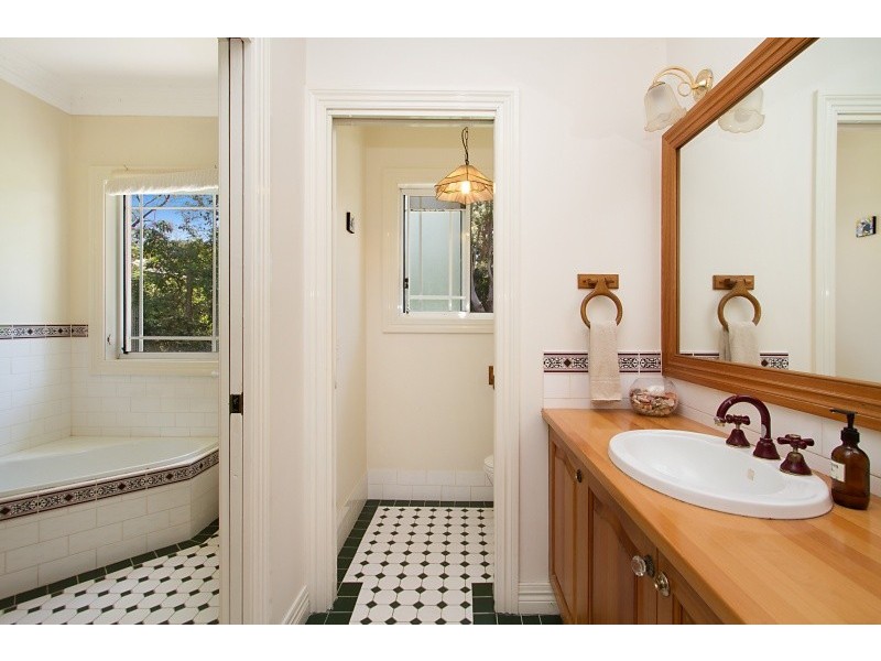 1 Wisteria Court, Tallebudgera Valley QLD 4228