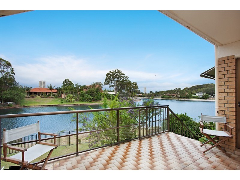 3/2 Sunbird Street, Burleigh Waters QLD 4220