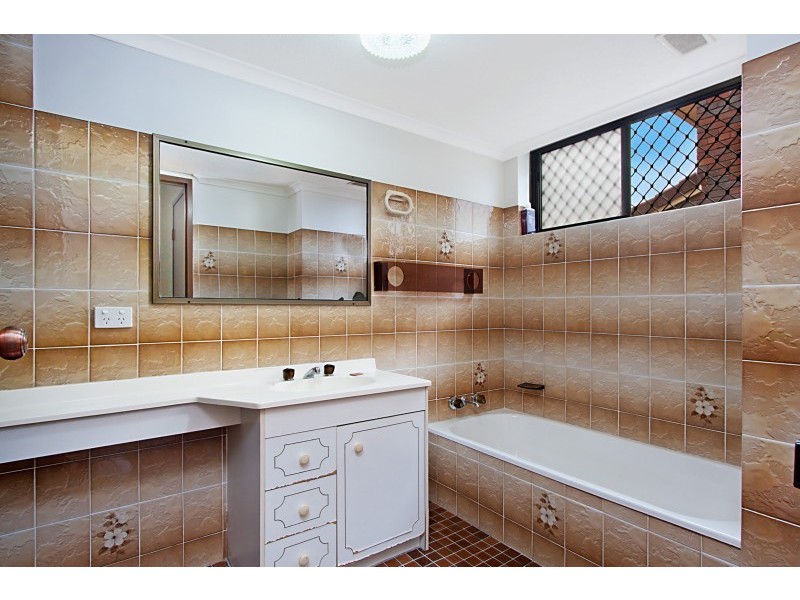 3/2 Sunbird Street, Burleigh Waters QLD 4220