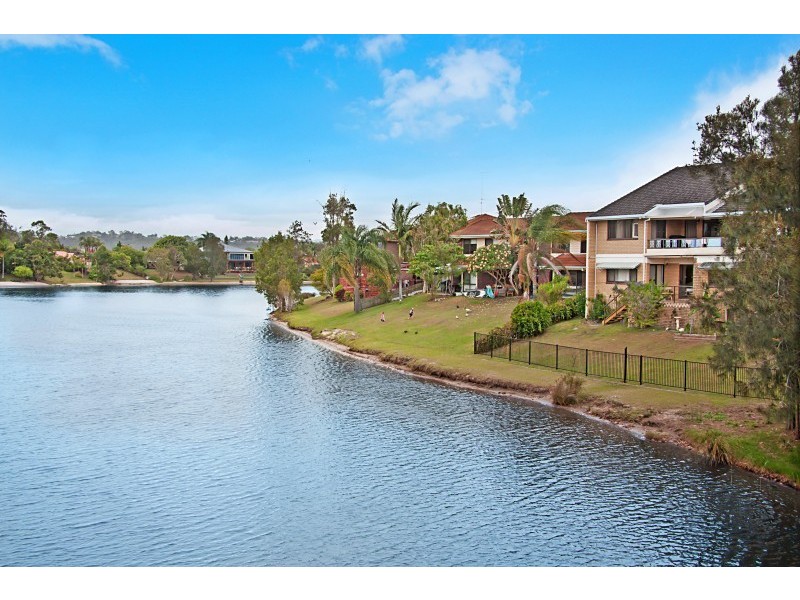 3/2 Sunbird Street, Burleigh Waters QLD 4220