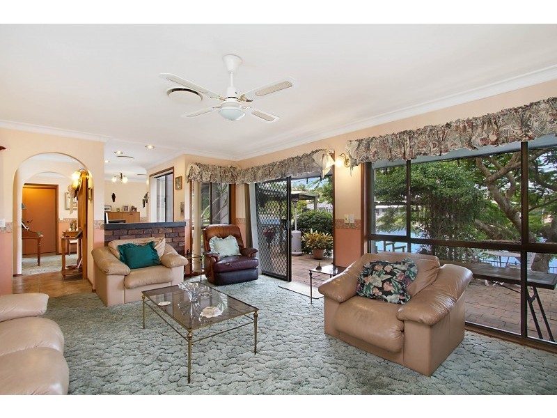 19 Murtha Drive, Elanora QLD 4221