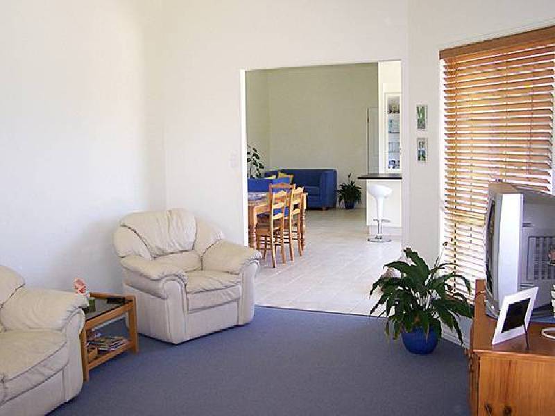 6 Nyoka Court, Elanora QLD 4221