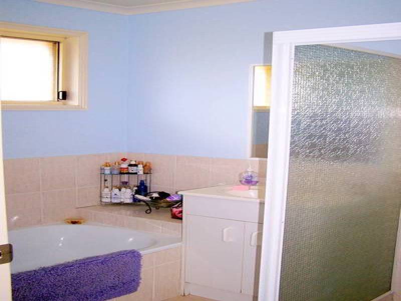 16 Daphne Court, Elanora QLD 4221