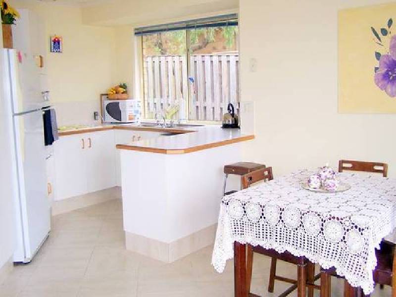 16 Daphne Court, Elanora QLD 4221