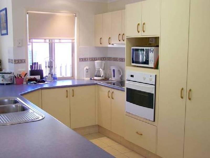 Leopard Ave, Elanora QLD 4221