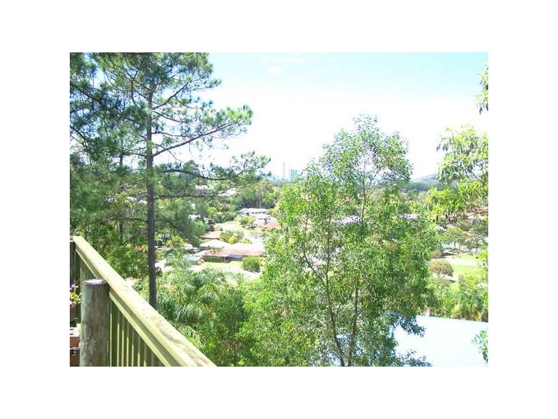 11 Chidlow Court, Elanora QLD 4221