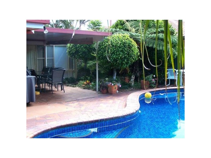 9 Holbrook Way, Elanora QLD 4221