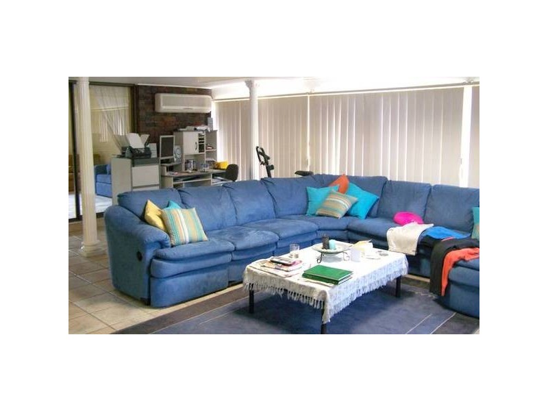 9 Holbrook Way, Elanora QLD 4221