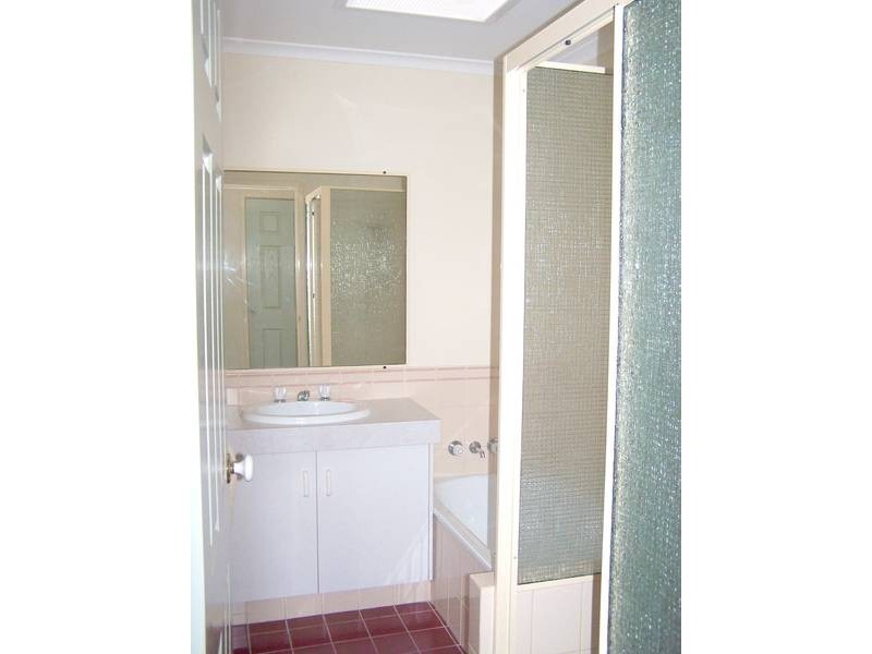 1/1 Cowal Court, Elanora QLD 4221