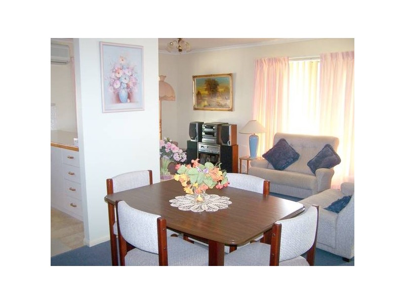 1/1 Cowal Court, Elanora QLD 4221