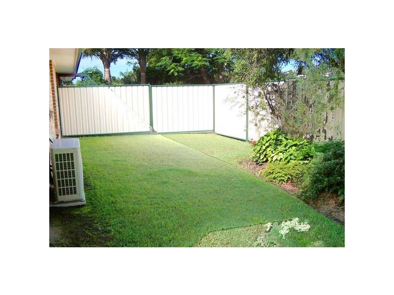 1/1 Cowal Court, Elanora QLD 4221