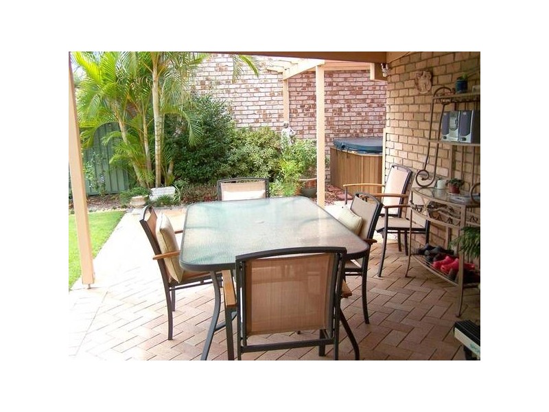 2 Typha Place, Elanora QLD 4221