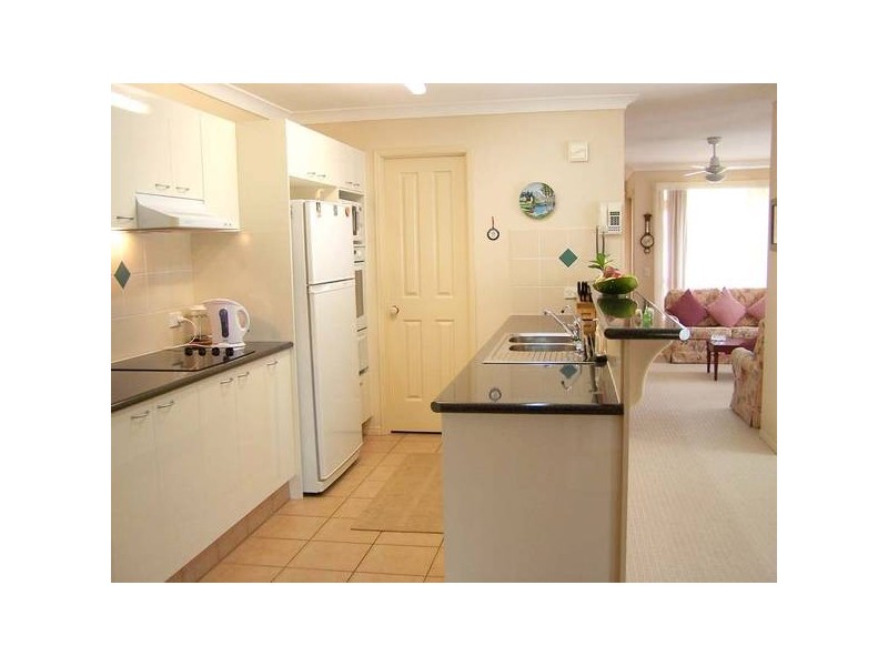 2 Typha Place, Elanora QLD 4221