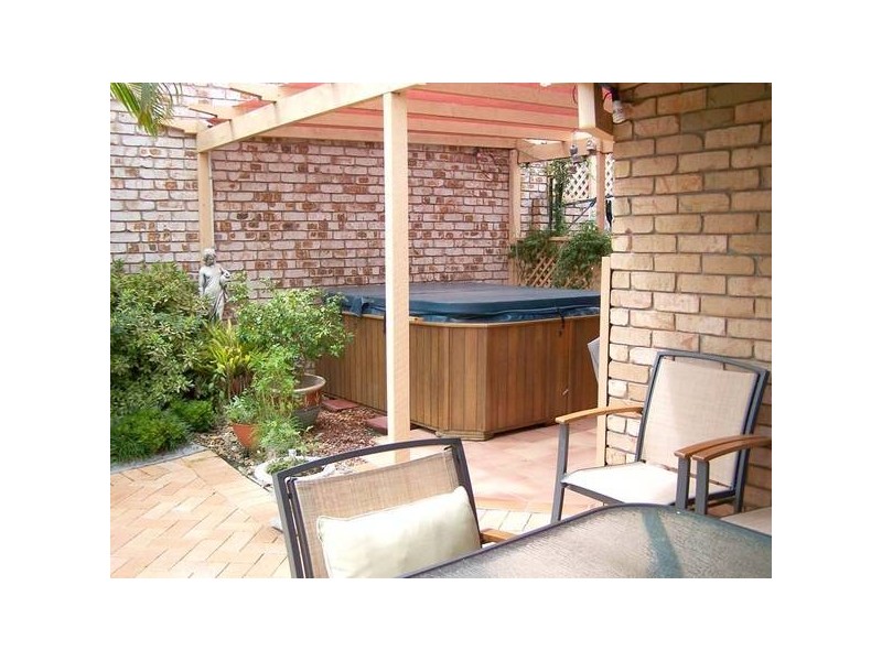 2 Typha Place, Elanora QLD 4221