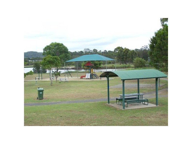 16 Typha Place, Elanora QLD 4221