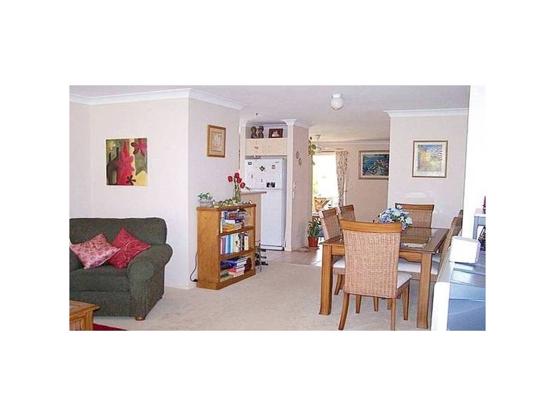 16 Typha Place, Elanora QLD 4221