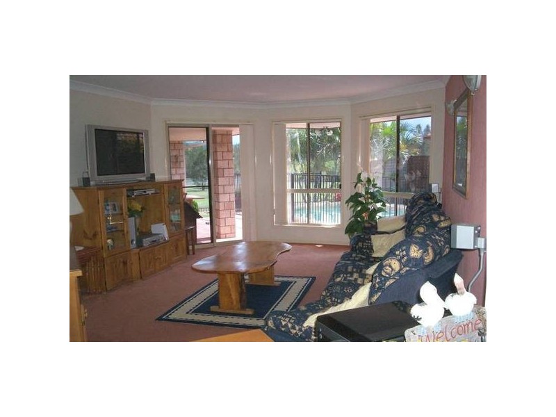 27 Tussock Crescent, Elanora QLD 4221